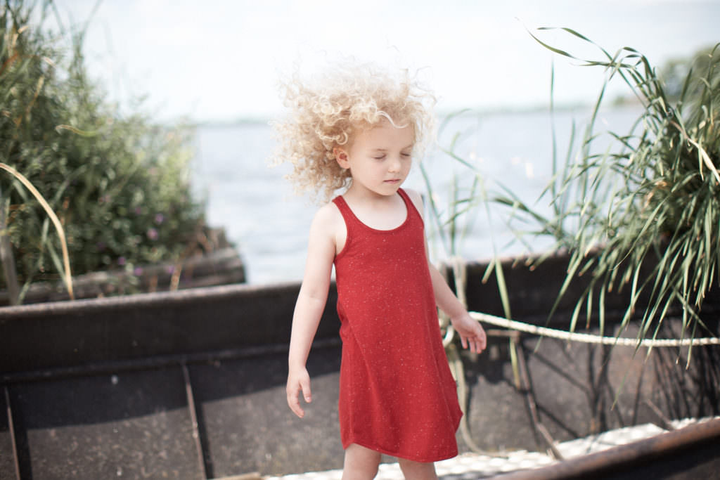 Simple cotton dress by Kidscase with photo by Thirza Schapp for SS17