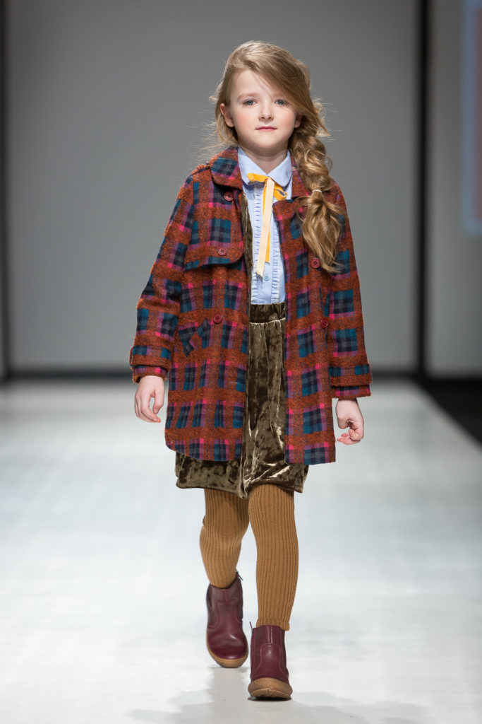Chunky tweeds mix with metallics at Paade Mode kids fashion for fall 2017