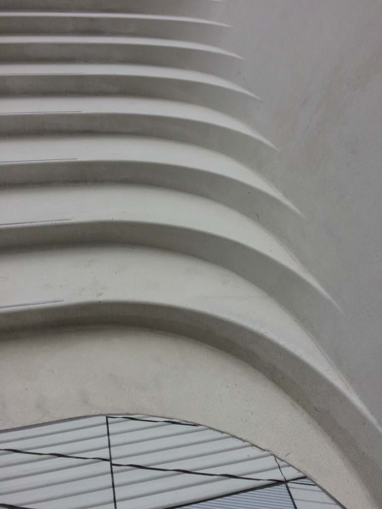 One of my favourite parts of the ceramic courtyard is this seamless slide of the steps from the wall