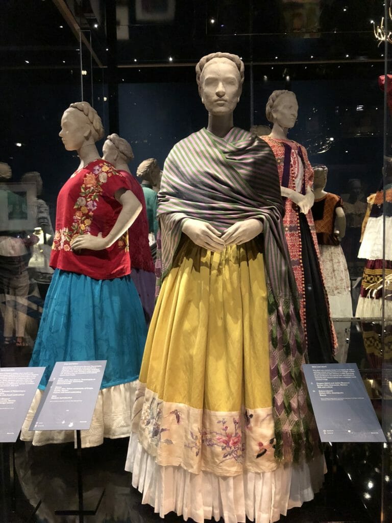 Typical Frida Kahlo outfits include rebozos a traditional Mexican shawl