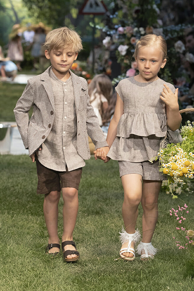Darker natural tones for linen boys and girls fashion by Il Gufo SS20