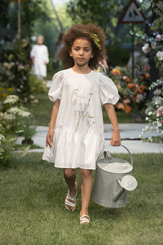 Delicate hand embroidered flowers from Il Gufo girlswear for summer 2020