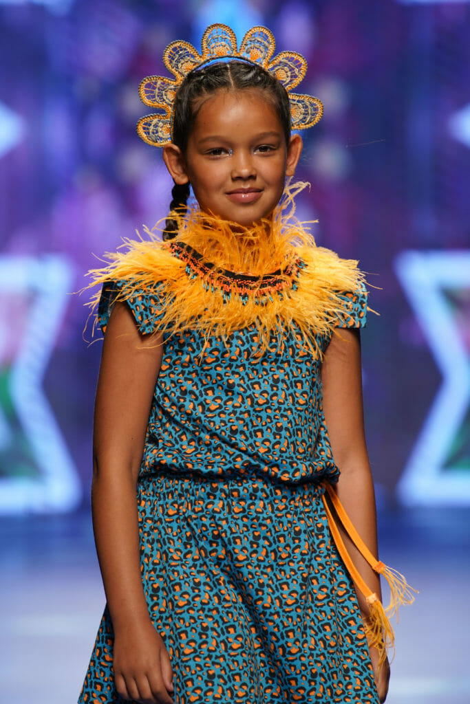 Feather collar and tropical print at Tuc Tuc for kidswear summer 2020